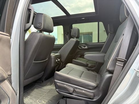 Used 2024 GMC Yukon SLT w/ SLT Premium Package RWD image 9