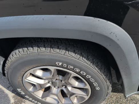 Used 2021 Jeep Cherokee Trailhawk w/ Technology Group image 12