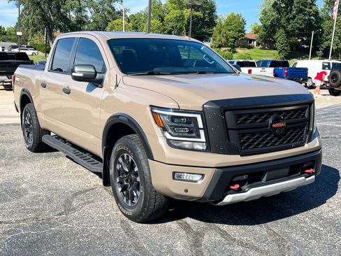 Used 2021 Nissan Titan PRO-4X w/ Pro-4x Convenience Package AWD/4WD image 2