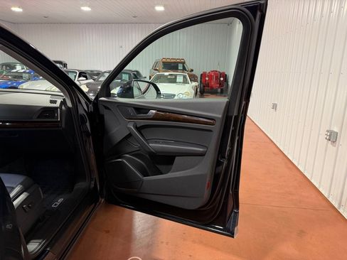 Used 2020 Audi Q5 2.0T Premium w/ Convenience Package image 21