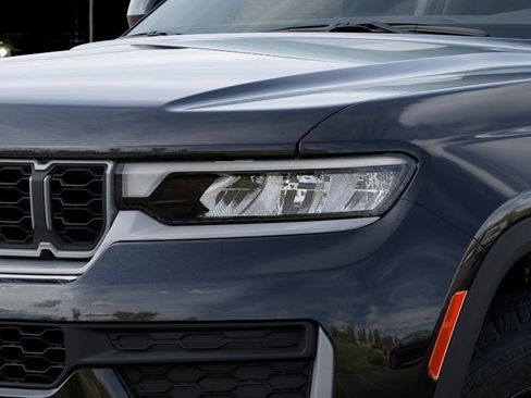 New 2026 Jeep Grand Cherokee Laredo image 10