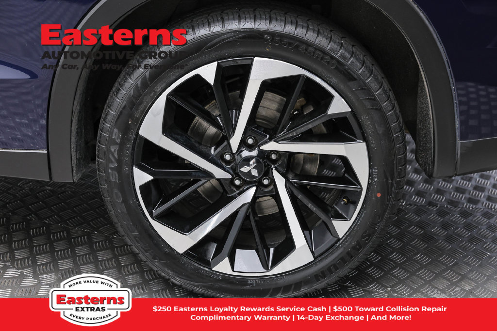 Used 2023 Mitsubishi Outlander SE AWD/4WD image 9