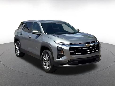 Used 2025 Chevrolet Equinox LT AWD/4WD image 3