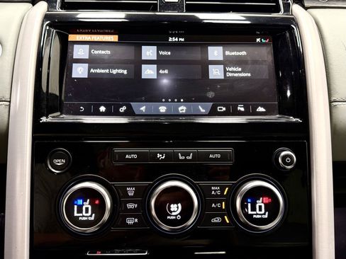 Used 2017 Land Rover Discovery HSE Luxury AWD/4WD image 30
