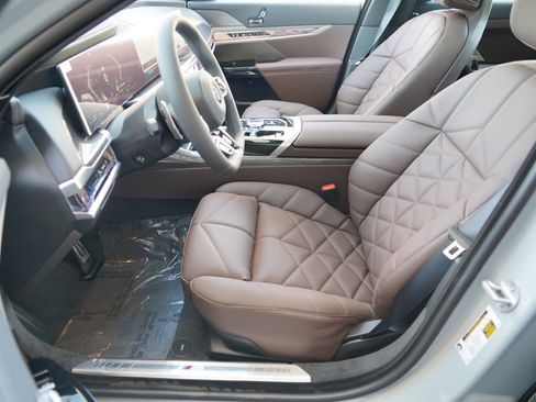 New 2026 BMW 740i w/ Premium Package RWD image 10