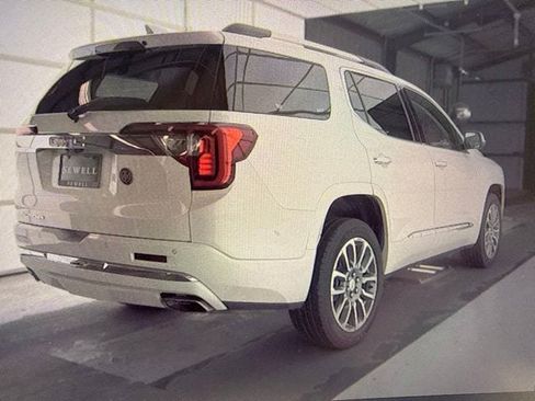 Used 2021 GMC Acadia Denali w/ Denali Technology Package FWD image 3