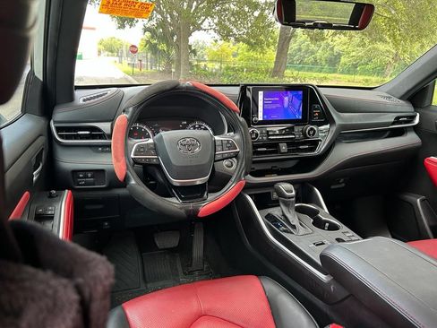 Certified 2024 Toyota Highlander XSE FWD image 13