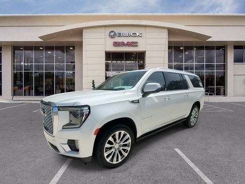 Used 2022 GMC Yukon XL Denali w/ Denali Premium Package AWD/4WD image 6