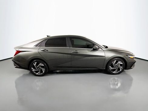 Used 2024 Hyundai Elantra SEL w/ Convenience Package FWD image 8