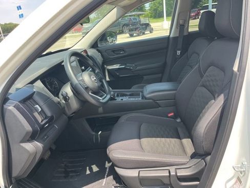 Used 2024 Nissan Pathfinder S FWD image 13