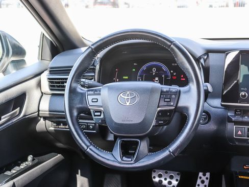 Used 2025 Toyota Camry SE FWD image 18
