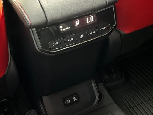 Used 2021 Toyota Highlander XSE image 17