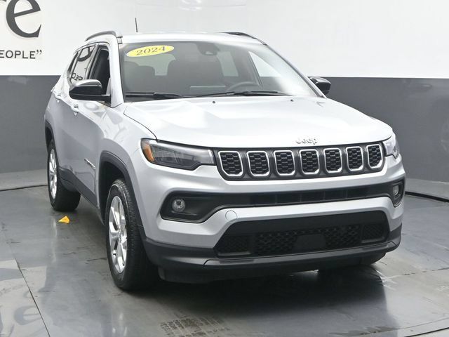 Used 2024 Jeep Compass Latitude AWD/4WD image 55