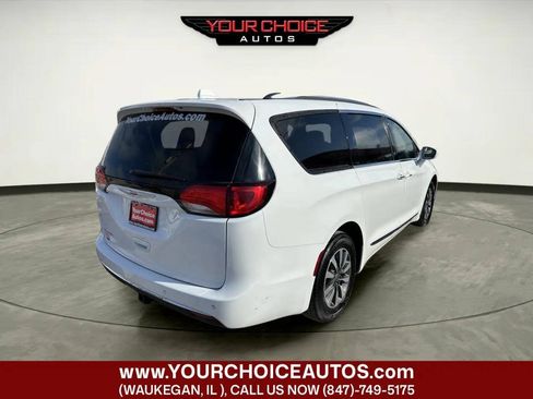 Used 2020 Chrysler Pacifica Touring-L Plus FWD image 5
