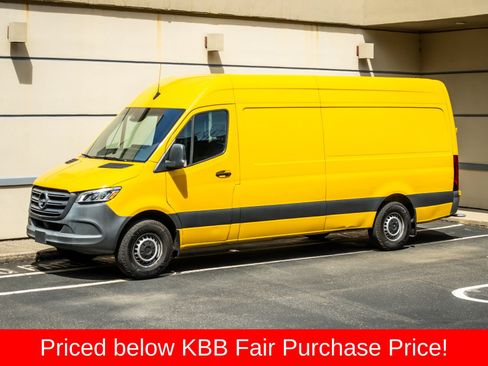 Used 2021 Mercedes-Benz Sprinter 2500 image 3