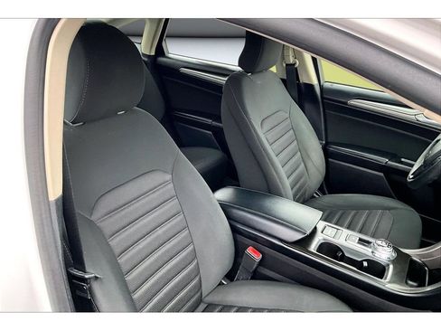 Used 2018 Ford Fusion SE image 8