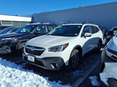 Used 2022 Subaru Outback Premium image 3