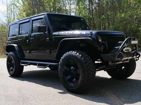 Used 2015 Jeep Wrangler Unlimited Sahara w/ Connectivity Group AWD/4WD image 4