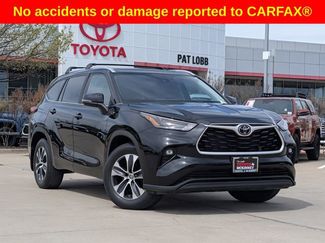 Used 2023 Toyota Highlander XLE FWD video 2
