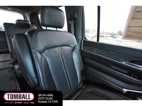 Used 2022 Jeep Wagoneer Series III w/ Premium Group I AWD/4WD image 12