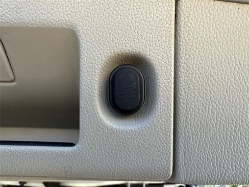 Used 2018 Cadillac Escalade ESV Premium Luxury image 13