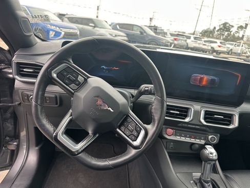 Used 2025 Ford Mustang Premium image 11