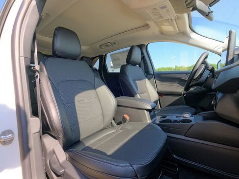 New 2025 Ford Escape SE image 15