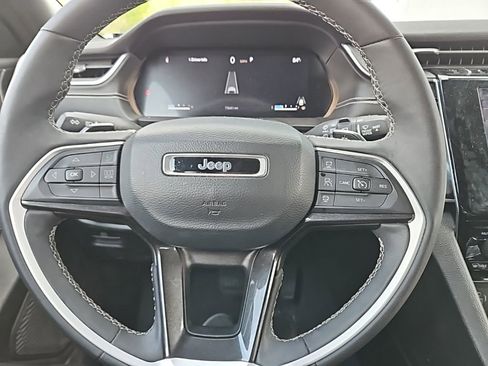 Used 2023 Jeep Grand Cherokee L Laredo image 20