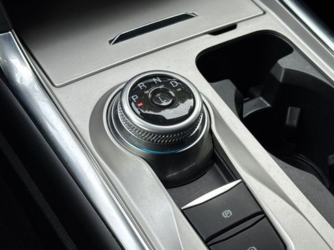 Used 2022 Ford Explorer XLT w/ Equipment Group 202A image 28