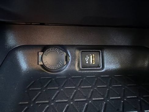 Used 2025 Toyota RAV4 LE AWD/4WD image 30