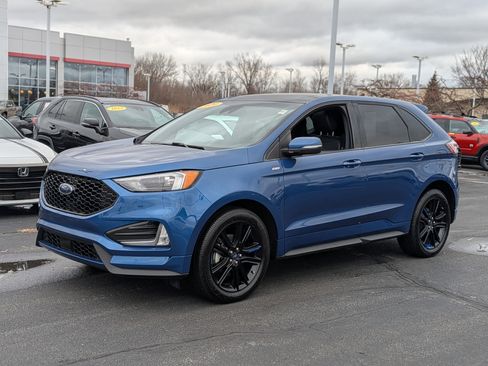 Used 2020 Ford Edge ST-Line w/ Cold Weather Package image 4