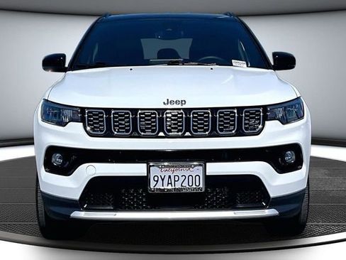 Used 2025 Jeep Compass Limited AWD/4WD image 2