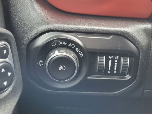 Used 2021 Jeep Wrangler Unlimited Rubicon image 35