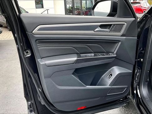 Used 2020 Volkswagen Atlas Cross Sport SEL image 18