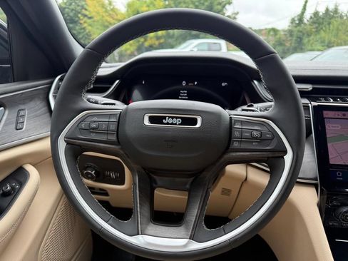 Used 2023 Jeep Grand Cherokee L Limited w/ Luxury Tech Group II AWD/4WD image 25