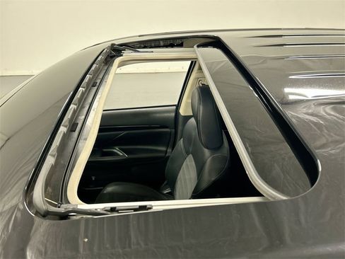 Used 2020 Mitsubishi Outlander SE image 19