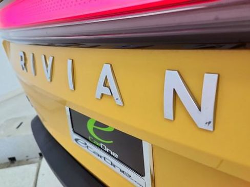 Used 2024 Rivian R1S Adventure image 17