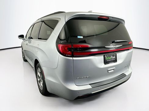 Used 2022 Chrysler Pacifica Limited FWD image 5