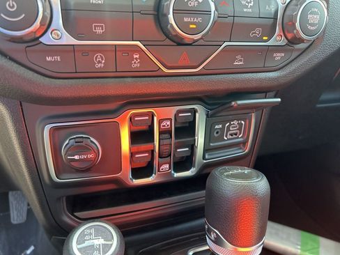 New 2026 Jeep Gladiator Sport AWD/4WD image 38