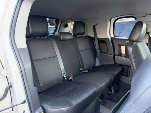 Used 2013 Toyota FJ Cruiser 4WD w/ Upgrade Pkg image 11