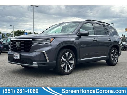 Used 2024 Honda Pilot Touring image 1