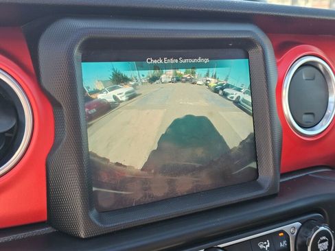 Used 2020 Jeep Wrangler Rubicon w/ Uconnect 4C Nav & Sound Group image 19