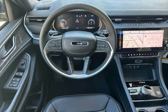 New 2026 Jeep Grand Cherokee Limited AWD/4WD image 11