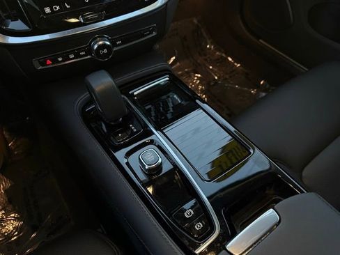 Certified 2024 Volvo S60 T8 Plus image 23