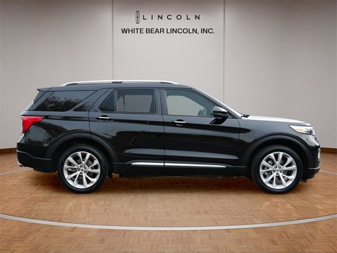 Used 2023 Ford Explorer Platinum w/ Technology Package image 4