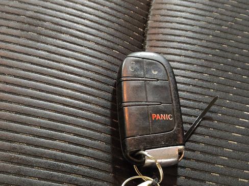 Used 2019 Dodge Journey SE FWD image 32