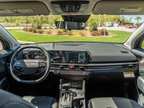 New 2026 Kia Sportage EX FWD image 18