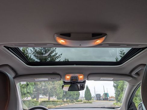 Used 2018 Volvo V60 T5 Cross Country Platinum image 13