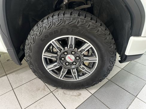 Used 2025 GMC Sierra 1500 AT4 AWD/4WD image 16