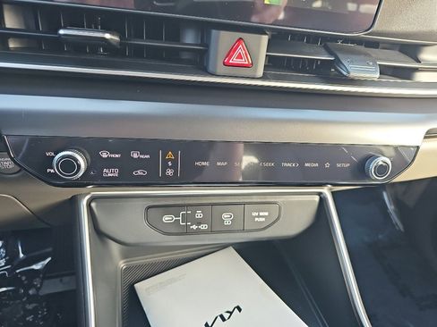 New 2026 Kia Carnival LXS image 16